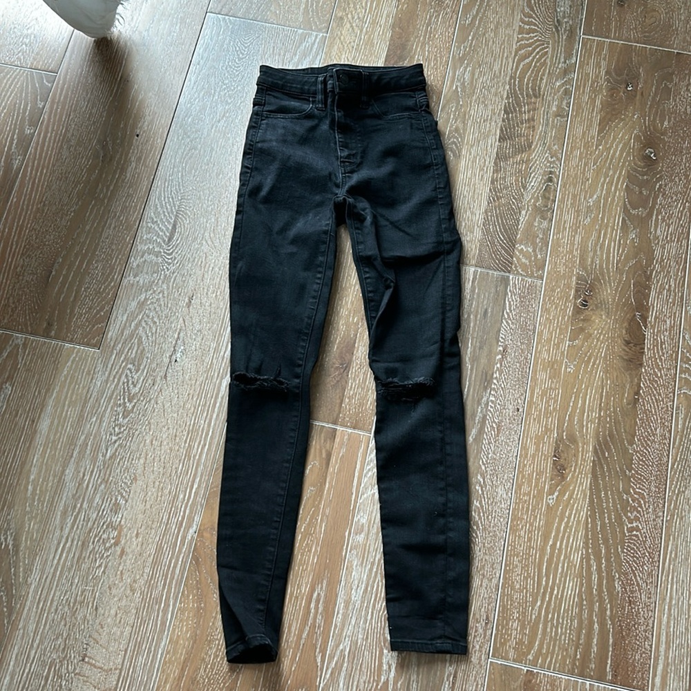 American Eagle Outfitters Black Skinny Jeans with Knee Rips Size 0